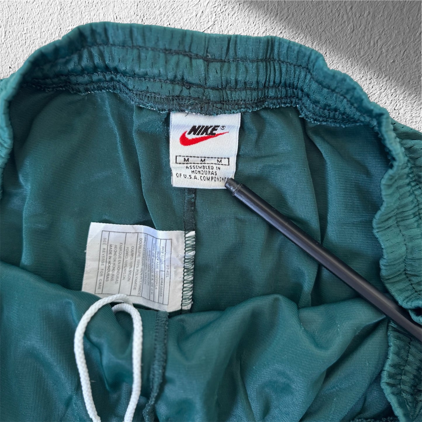 Vintage 90's Nike Basketball style shorts (M)