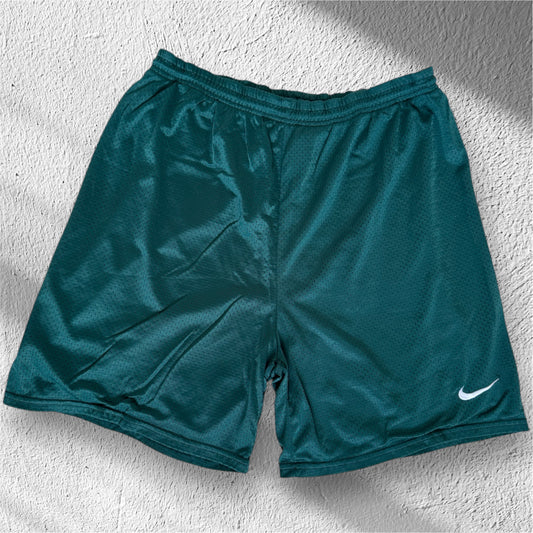 Vintage 90's Nike Basketball style shorts (M)